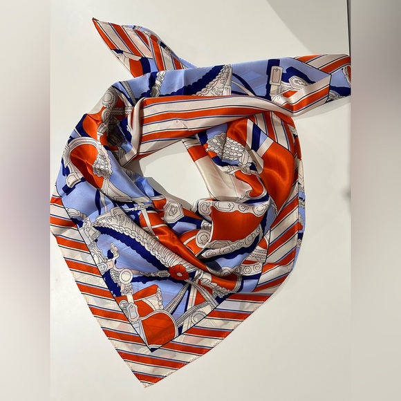 100% Silk scarf Yiner Large scarf/wrap 34 in x 34 in - Picture 1 of 7